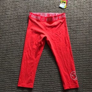 Zumba “NEVER STOP DANCING” Capri Leggings (Medium)
